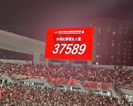 平博-巴黎回归首秀大放异彩，羽毛球队主场球迷高呼名字