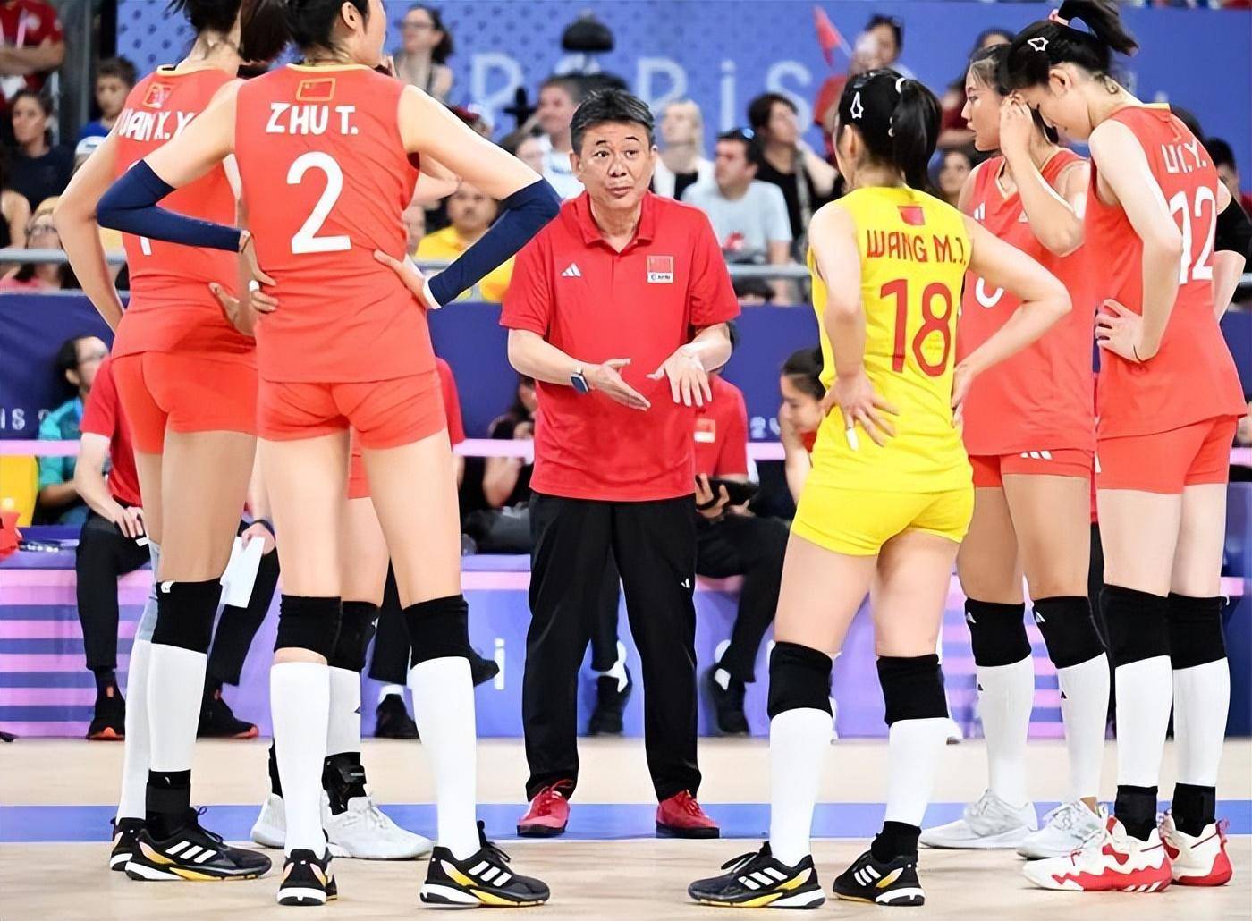 中国女排击败老对手巴萨，晋级之路一路高歌